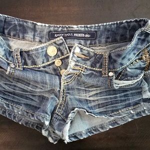 Almost Famous distressed jean shorts size 9